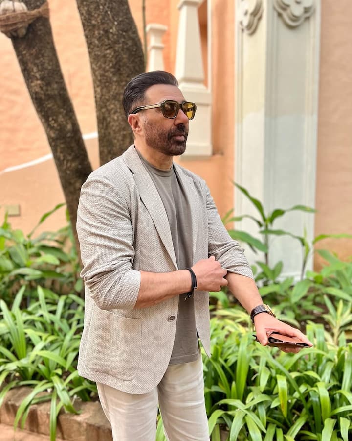 ఒక ఇంటర్వ్యూలో వ్యాయామం తనకు ఒక వ్యసనం లాంటిదని ఆయన స్వయంగా చెప్పారు. రోజూ జిమ్ చేయకుండా ఉండలేనని చెప్పారు..