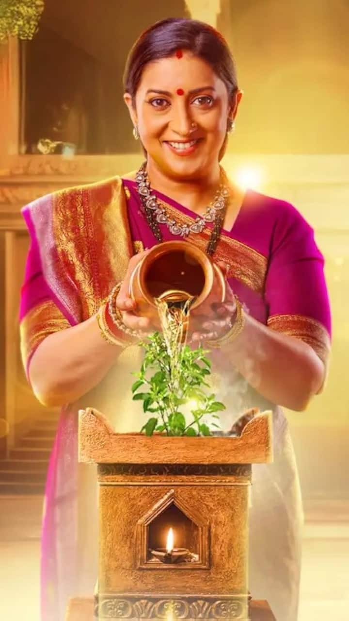 दूसरे नंबर पर स्मृति ईरानी का पॉपुलर शो 'क्योंकि सास भी कभी बहू थी' का नाम शामिल है. तुलसी वीरानी के रोल में एक्ट्रेस ऑडियंस को लगातार इंप्रेस कर रही हैं. बता दें, इस शो को 2.1 रेटिंग मिली है.