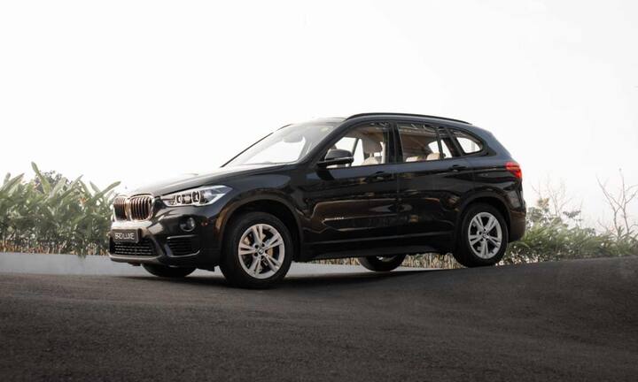 अगर दुनिया की सबसे महंगी नंबर प्लेट के बात करें तो दुनिया में P 7 नंबर प्लेट 123 करोड़ रुपये में बिकी थी. इसकी बोली 55 मिलियन दिरहम तक पहुंची जो दुनिया की सबसे महंगी नंबर प्लेट है. इससे पहले अबू धाबी में नंबर 1 वाली प्लेट 52.2 मिलियन दिरहम में बिक चुकी है.