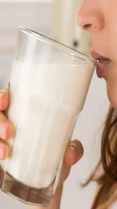 રાત્રે સૂતા પહેલા દૂધ પીવાના ફાયદા