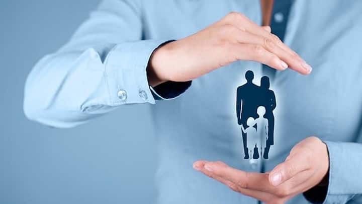 कुछ कंपनियां कर्मचारियों को माइग्रेट करने का ऑप्शन देती हैं. यानी आप उसी पॉलिसी को प्राइवेट पॉलिसी के रूप में आगे जारी कर सकते हैं. इसमें आपको खुद प्रीमियम भरना होता है. अगर आपको यह मौका मिले तो अगली नौकरी मिलने तक यह एक अच्छा ऑप्शन हो सकता है.