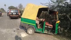 महोबा में कानपुर-सागर हाइवे पर हादसा, खड़े ट्रक से टकराया ऑटो, मां-बेटी सहित 10 लोग घायल