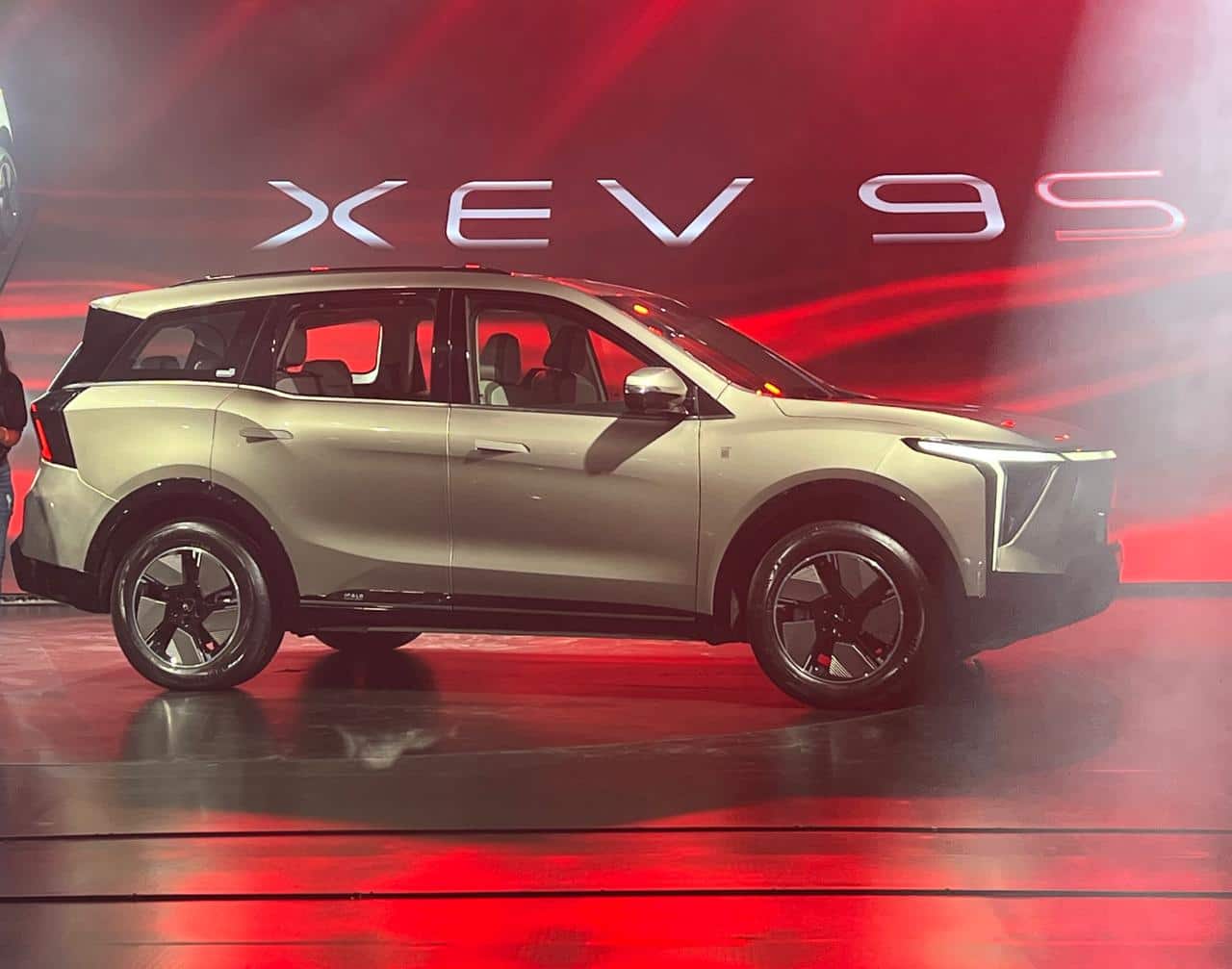 Mahindra XEV 9S: భారత్ మార్కెట్లోకి వచ్చిన మహీంద్రా XEV 9S; 679 కిలోమీటర్ల రేంజ్, 202 kmph వేగంతో వెళ్లే బైక్ ధర ఎంత?