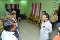 Nilesh Rane: सर्व मार्ग बंद करुन बेडरुममध्ये घुसले; निलेश राणेंचं स्टिंग ऑपरेनशन, भाजप कार्यकर्त्याच्या घरावर धाड, पैशांनी भरलेल्या बॅगा सापडल्या, नेमकं काय घडलं?