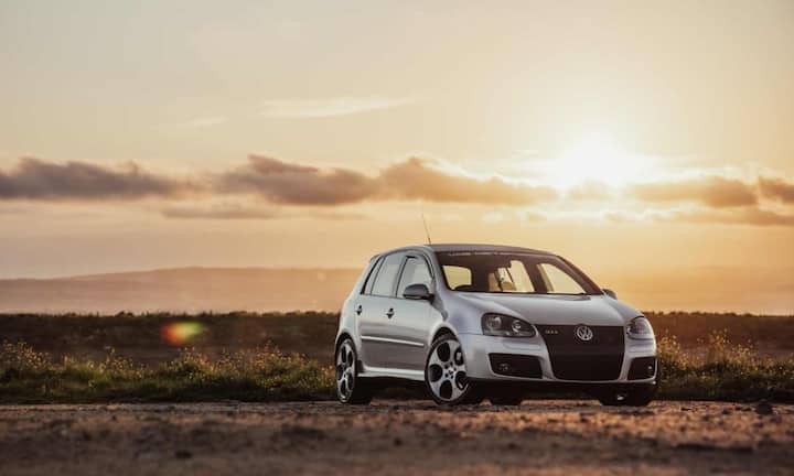 fancy.parivahan.gov.in पर हर सप्ताह नीलामी होती है. ऐसे में लोग ऑनलाइन बोली लगाकर अपनी पसंद का वीआईपी नंबर ले सकते हैं.