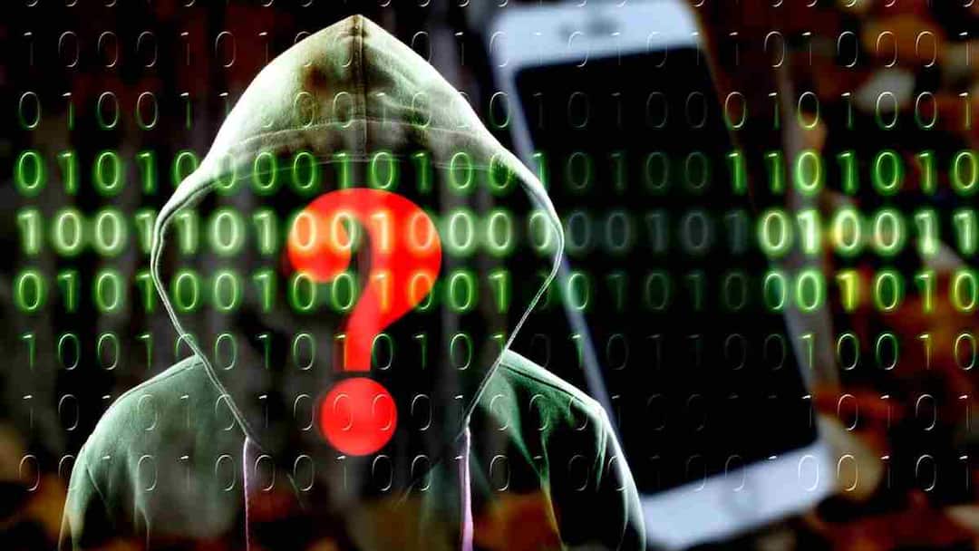 Does the hacker see the live screen of your mobile phone after it's hacked मोबाइल हैक होते ही क्या हैकर LIVE स्क्रीन देख लेता है? सच जानकर दंग रह जाएंगे