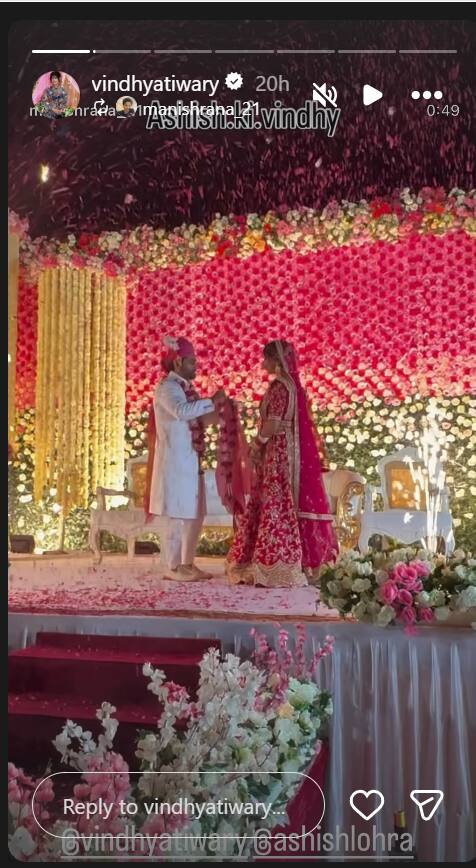 विंध्या ने अपनी शादी की ढेर सारी तस्वीरें और वीडियो शेयर की हैं. दुल्हन के जोड़े में विंध्या बहुत प्यारी लग रही थीं.