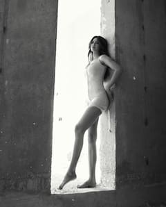 Sonam Bajwa Photos: પંજાબી કુડી સોનમ બાજવાએ વન પીસમાં આપ્યા બોલ્ડ પોઝ