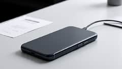 मोबाईल चार्ज करताना वापरणं किती धोकादायक? जाणून घ्या सत्य