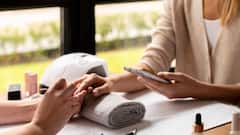 Manicure Dangers: ম্যানিকিওর করিয়ে অসুস্থ, শেষে তরুণীর আঙুলই কেটে বাদ দিতে হল, ছ’-ছ’টি অস্ত্রোপচার