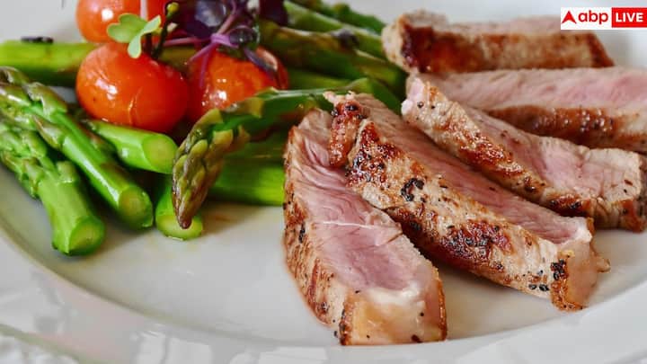 कार्ब कम होने पर कई लोगों में एनर्जी लेवल गिर जाता है. शुरुआत के दिनों में थकान, चिड़चिड़ापन, ध्यान भटकना या ब्रेन फॉग की शिकायत आम होती है. दिमाग को ग्लूकोज चाहिए और इसकी कमी से कुछ लोगों में हल्का हाइपोग्लाइसीमिया तक हो सकता है.