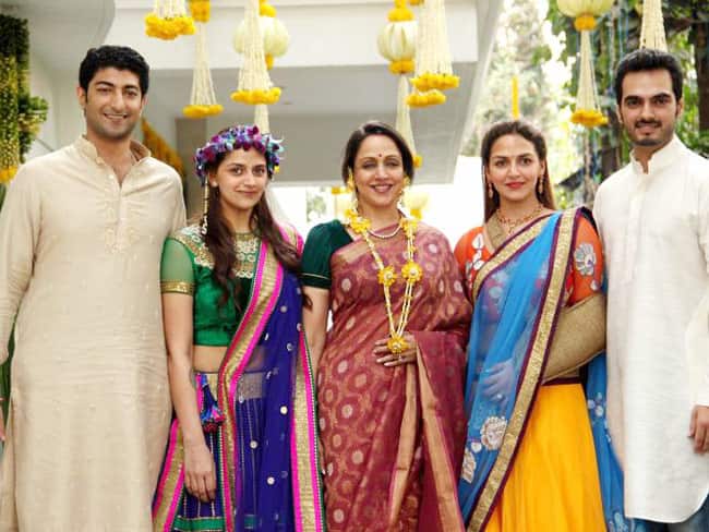 धर्मेंद्र के दोनों बेटे सुपरस्टार, चारों बेटियां क्या करती हैं? कहां रहती हैं? जानें फैमिली के बारे में