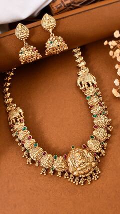 ਪੈਰਾਂ 'ਚ ਭੁੱਲ ਕੇ ਵੀ ਨਹੀਂ ਪਾਉਣਾ ਚਾਹੀਦਾ ਸੋਨਾ, ਹੋ ਸਕਦੇ ਕਈ ਨੁਕਸਾਨ