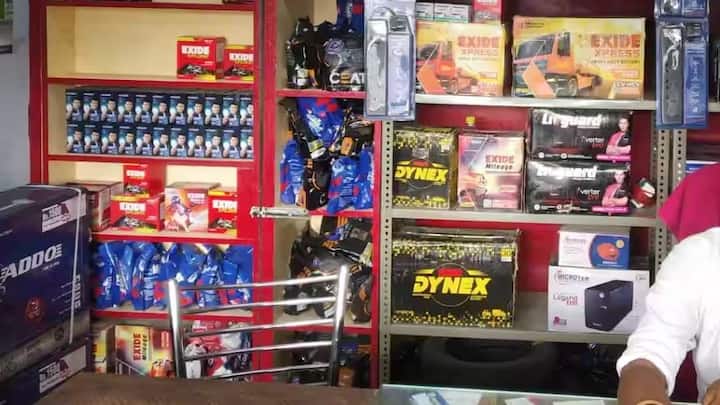 स्टेबलाइजर टीवी, फ्रिज और एसी को बिजली का वोल्टेज कम होने पर बैलेंस में रखने का काम करता है. वोल्टेज ज्यादा हो तो उसे कंट्रोल करता है. कम हो तो उठाकर सेफ लेवल पर लाता है. इसी वजह से यह आपके टीवी, फ्रिज और एसी को महंगी खराबी से बचाता है.