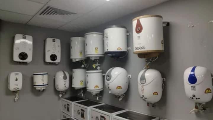 सुरक्षित मॉडल थोड़े महंगे हो सकते हैं. लेकिन लंबे समय में वही बेहतर साबित होते हैं. टैंक और अंदरूनी हिस्सों की क्वालिटी. स्टेनलेस स्टील या कॉपर चैंबर वाले मॉडल टिकाऊ होते हैं और पानी को जल्दी गर्म करते हैं. सस्ते मॉडल शुरुआत में अच्छे लगते हैं लेकिन लंबे समय में बार-बार खराब होने की संभावना बढ़ जाती है.