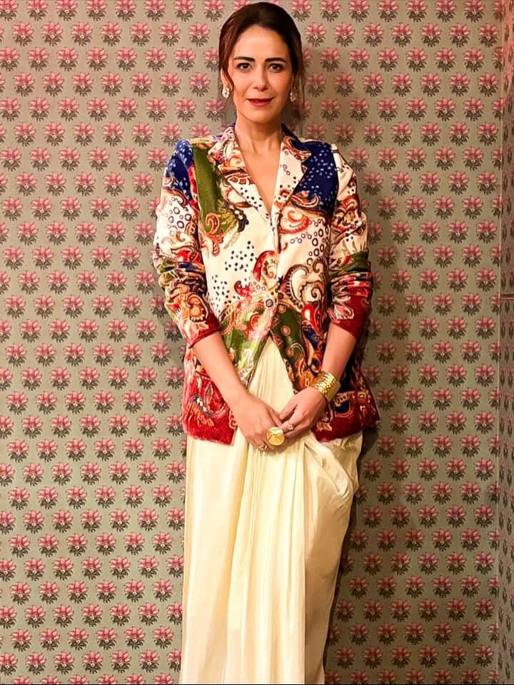 अक्सर वो अपने सोशल मीडिया पर फोटोज शेयर करती रहती हैं.