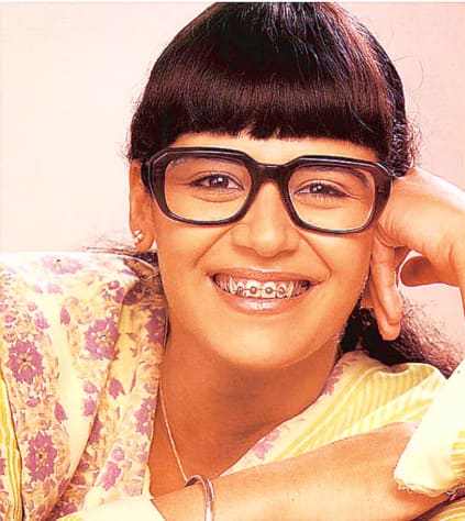 मोना सिंह ने अपने करियर की शुरुआत 2003 में टीवी सीरियल 'जस्सी जैसी कोई नहीं' से की, जिसने उन्हें रातों-रात स्टार बना दिया.