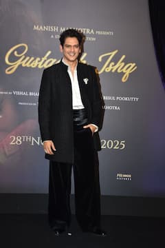 Gustaakh Ishq Premiere: व्हाइट साड़ी में अप्सरा लगीं फातिमा, दिशा का दिखा ग्लैमरस लुक, देखें बाकी सेलेब्स की तस्वीरें