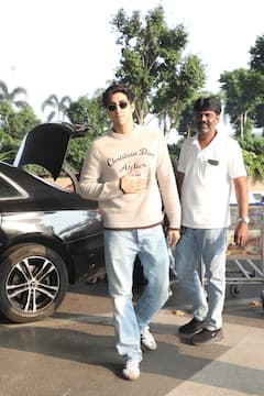 अहान पांडे ने एयरपोर्ट पर बिखेरा जबरदस्त स्वैग, स्टाइल ने खींची सबकी नजर