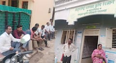 कृषी कार्यालयात मीटिंगच्या नावाखाली अधिकारी अन् कर्मचाऱ्यांची पार्टी? दुर्गम व आदिवासी भागातून कामासाठी आलेल्या शेतकऱ्यांना ठेवलं ताठकळत