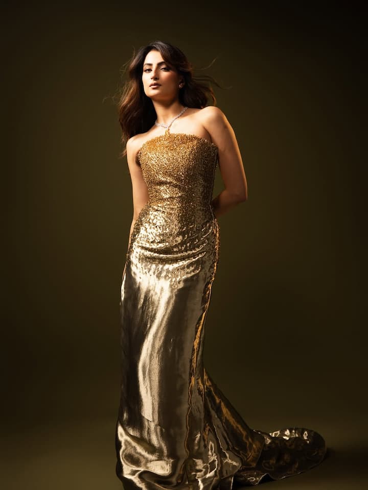 हमेशा ही वो अपने स्टाइलिश आउटफिट्स और फैशन सेंस से अपने फैंस को इंप्रेस करती रहती हैं. अपने जबरदस्त लुक्स से वो हर बार यही साबित करती हैं कि फैशन के मामले में वो किसी से कम नहीं हैं.