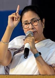 সবচেয়ে কম বয়সের জন্য পশ্চিমবঙ্গের মুখ্যমন্ত্রী ছিলেন কে?