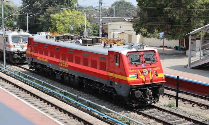 दरअसल ऑफलाइन टिकट पर इंश्योरेंस नहीं मिलने का मामला सुप्रीम कोर्ट में याचिका के दौरान सामने आया.