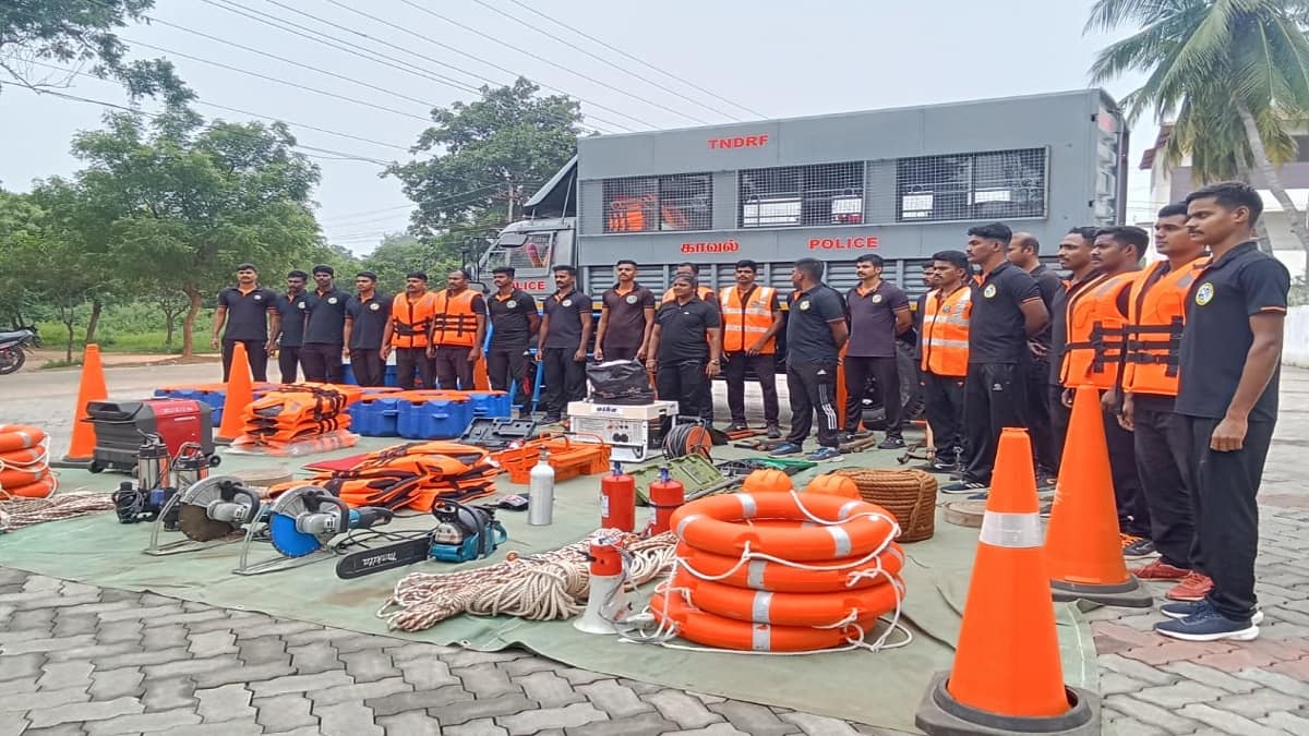 டித்வா புயலால் ரெட் அலார்ட்... தஞ்சாவூர் மாவட்டத்திற்கு வந்த பேரிடர் மீட்புக்குழுவினர்