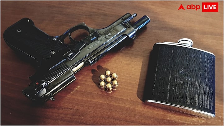 एक रिपोर्ट के मुताबिक, बीते 51 साल में अमेरिका में हुई गोलीबारी की घटनाओं में 15 लाख से ज्यादा लोग अपनी जान गंवा चुके हैं. अब अमेरिका के वाशिंगटन में गोलीबारी की घटना में एक नेशनल गार्ड की मौत हो गई. हालांकि, ट्रंप ने इसे आतंकी हमला बताया है. ऐसे में चलिए जानते हैं इसके गन कल्चर के बारे में.