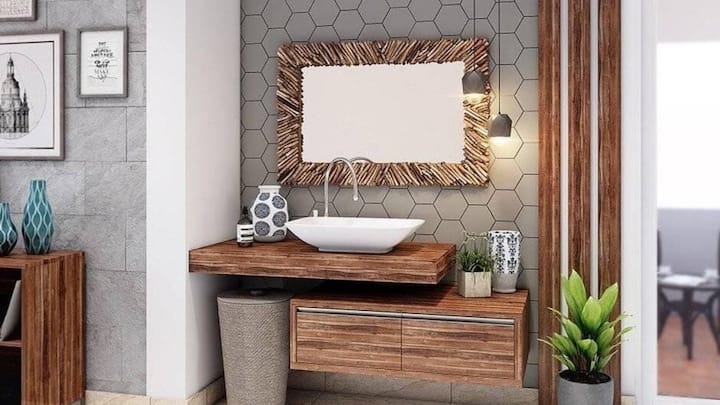 नमी वाली जगह पर स्टेबलाइजर रखना खतनाक साबित होता है. अगर इसे वॉश एरिया, वॉटर फिल्टर के पास या ऐसी जगह रख देते हैं जहां दीवारें नम रहती हैं. तो शॉर्ट सर्किट का खतरा बढ़ जाता है. नमी इलेक्ट्रॉनिक बोर्ड को जल्दी खराब कर देती है और कभी-कभी स्पार्क भी हो सकता है.