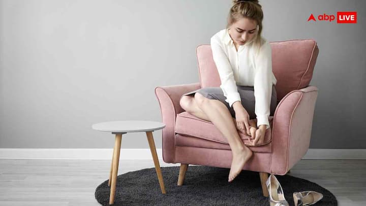 अक्सर लोग एड़ियों की देखभाल में यह कदम भूल जाते हैं. नहाने या पैर धोने के बाद उन्हें अच्छी तरह सुखाना बहुत जरूरी है. गीली या नमी वाली एड़ियां और ज्यादा फटने लगती हैं. साफ-सुथरे और सूखे पैर एड़ियां फटने की समस्या को काफी कम कर देते हैं.