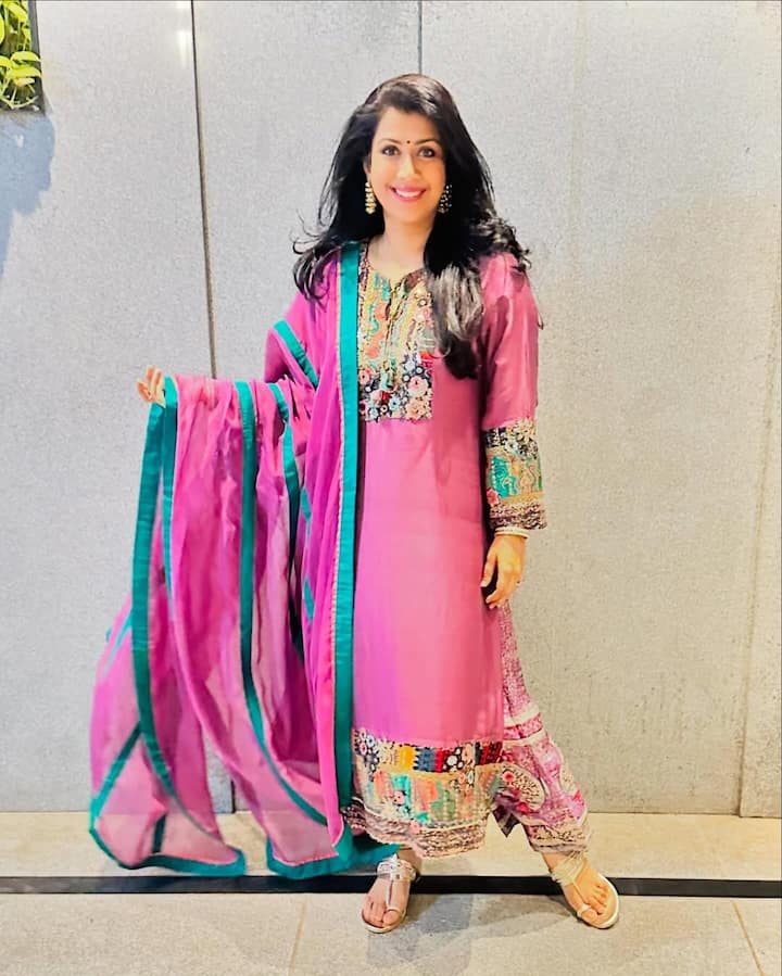 बता दें कि खूबसूरती के मामले में एक्ट्रेस किसी से कम नहीं हैं. वो इशिता यानी दिव्यंका त्रिपाठी को भी मात दे देती है.