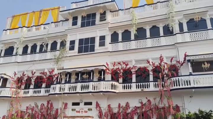 पूर्व सीएम मायावती समेत कई अन्य राज्यों के मुख्यमंत्रियों और गवर्नर को शादी का आने का न्यौता भेजा गया है.