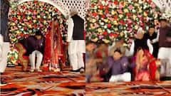 रिसेप्शन में आशीर्वाद देने पहुंचे नेताजी, अचानक टूटा स्टेज और दूल्हा- दुल्हन समेत हुए धड़ाम