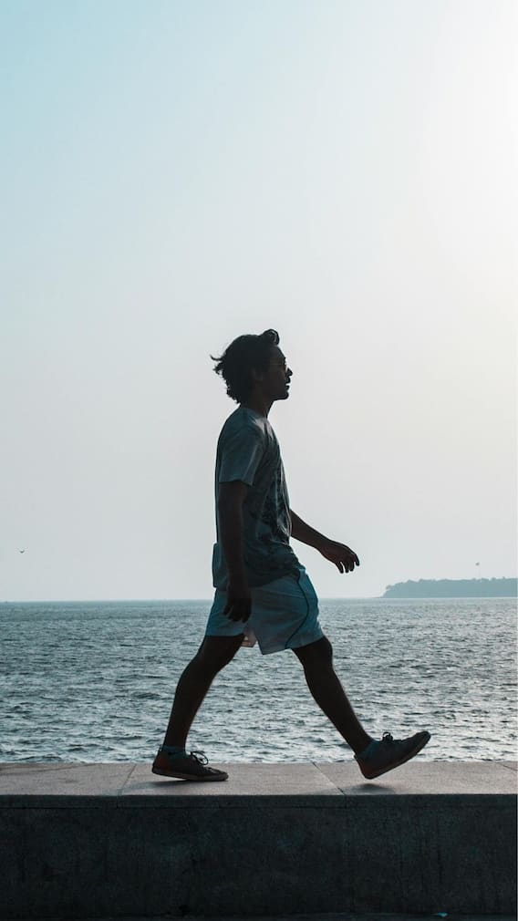 খাবার পরে রোজ অল্প সময় হাঁটছেন তো? উপকার কিন্তু অনেক