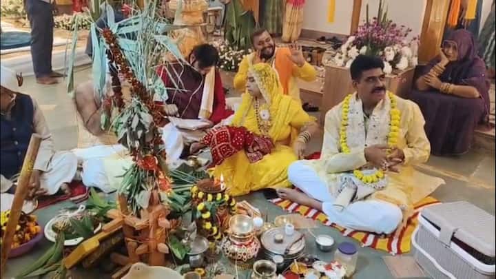 बाहुबली के घर होने जा रही शादी की चर्चा इसलिए भी हो रही है कि इसमें कई वीवीआईपी मेहमान भी शामिल हो सकते हैं.