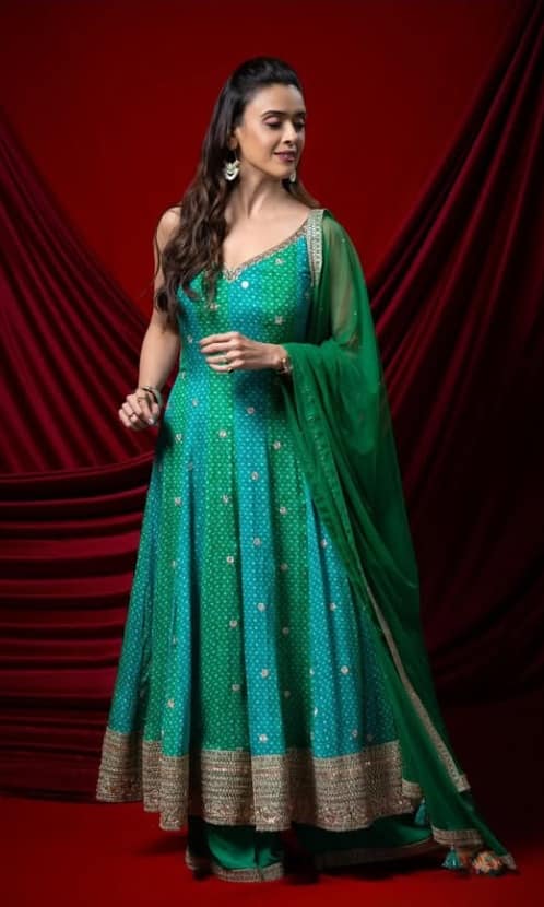 ઋષિતાએ ગ્રીન બૉડીકૉન ડ્રેસમાં આપ્યા શાનદાર પૉઝ