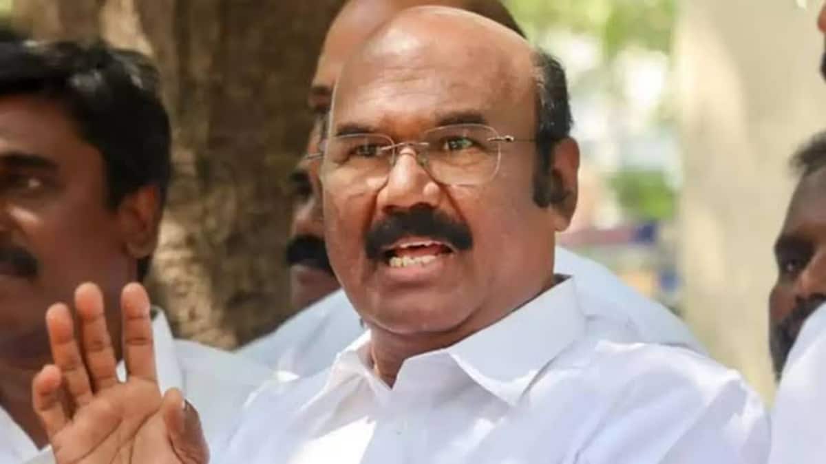 " எலிக்கு தலையாக இருப்பதை விட , புலிக்கு வாலாக இருப்பதே பெருமை " - அதிமுக ஜெயக்குமார்