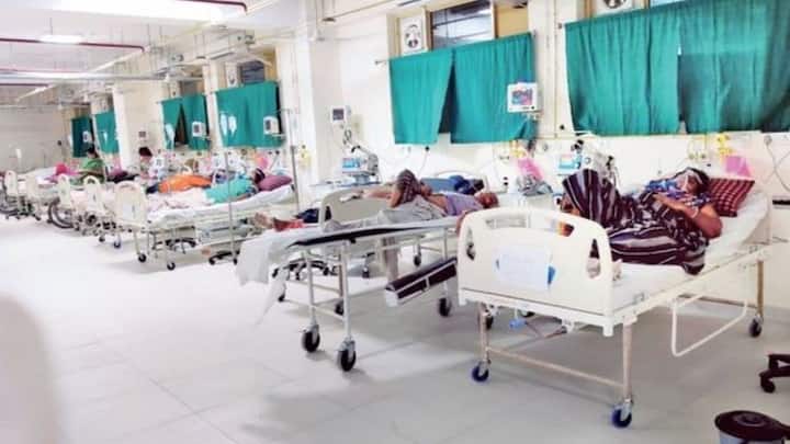 अस्पताल का पता लगते ही सीधे वहां जाएं और मुफ्त इलाज का प्रोसेस शुरू कर दें. अस्पताल में पहुंचने पर आयुष्मान मित्र हेल्प डेस्क पर जाएं. वहां अधिकारी मौजूद होते हैं जो आपके इलाज की पूरी प्रोसेस हैंडल करते हैं. यह आपको बताएंगे कि कौन से डॉक्यूमेंट या जानकारी की जरूरत है.