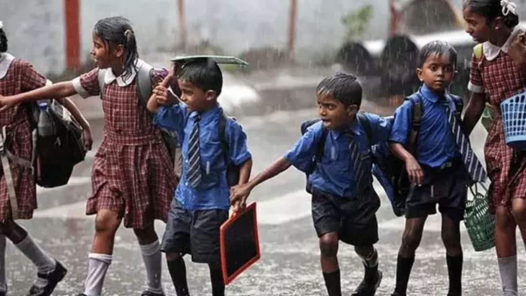 School Leave: காஞ்சிபுரம் பள்ளிகள், கல்லூரிகளுக்கு விடுமுறை! கனமழை எச்சரிக்கை, ஆட்சியர் அறிவிப்பு!