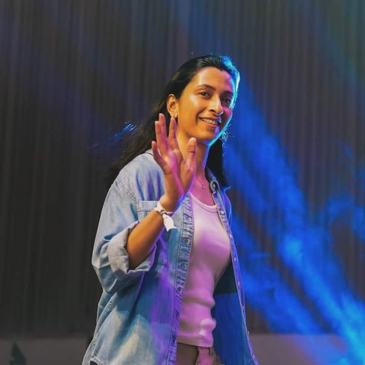 अनीशा पादुकोण अपनी बहन दीपिका पादुकोण से पांच साल छोटी हैं. वो एक्टिंग की दुनिया और लाइमलाइट से कोसों दूर रहती हैं.