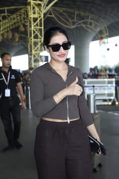 भूमि पेडनेकर से धनाश्री वर्मा तक, एयरपोर्ट पर दिखा बॉलीवुड हसीनाओं का स्टाइलिश अंदाज, तस्वीरें हो रही वायरल