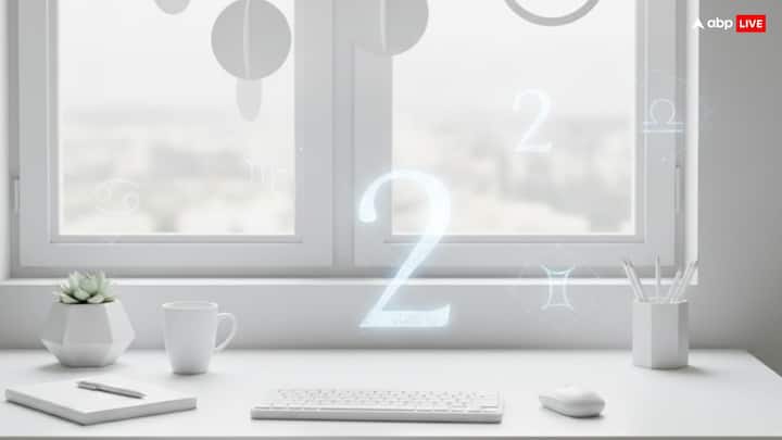 चांद का रंग भी सफेद होने की वजह से सोमवार के दिन सफेद कपड़े पहनना और अपने डेस्क पर कोई सफेद रंग का समान रखना शुभ होता है. इससे मन शांत रहता है और कार्यस्थल पर आने वाली परेशानियां कम होती हैं.