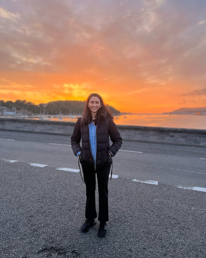 बता दें कि अनीशा पढ़ाई में भी हमेशा अव्वल रही हैं. उन्होंने मनोविज्ञान, समाजशास्त्र और अर्थशास्त्र में ग्रेजुएशन की डिग्री हासिल की है. अनीशा की पढ़ाई हार्वर्ड बिजनेस स्कूल से हुई है.