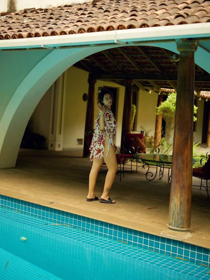 मेघा शुक्ला अक्सर बोल्ड फोटोशूट करवाती रहती हैं जिनमें उनकी बोल्डनेस साफ़ दिखाई देती है। ये लेटेस्ट तस्वीरें इंस्टाग्राम पर पोस्ट होते ही तेज़ी से वायरल हो गई हैं।