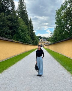 खूबसूरती में बहन दीपिका पादुकोण को टक्कर देती हैं अनीशा पादुकोण, जानें लाइमलाइट से दूर रहकर क्या करती हैं काम