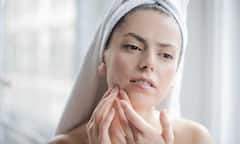 आपकी स्किन पर दिखते हैं लिवर डैमेज के ये लक्षण, पता चलते ही दौड़ें डॉक्टर के पास