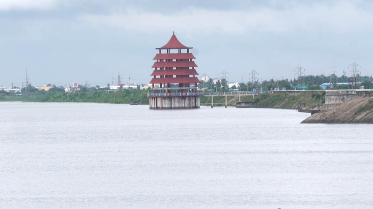 செம்பரம்பாக்கம் ஏரி: வரலாறு காணாத நீர்மட்டம்! 500 கன அடி நீர் திறப்பு - கரையோர மக்களுக்கு எச்சரிக்கை!