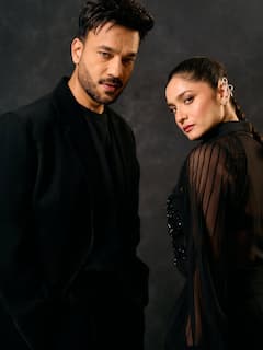 ट्रांसपेरेंट शर्ट पहन पति संग कोजी हुईं अंकिता लोखंडे, कपल की केमिस्ट्री पर फिदा हुए फैंस, बोले - 'स्टनिंग कपल'