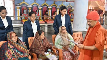 'बिना चिंता कराएं इलाज, सरकार करेगी पूरी आर्थिक मदद...', CM योगी ने जनता दर्शन में दिया भरोसा